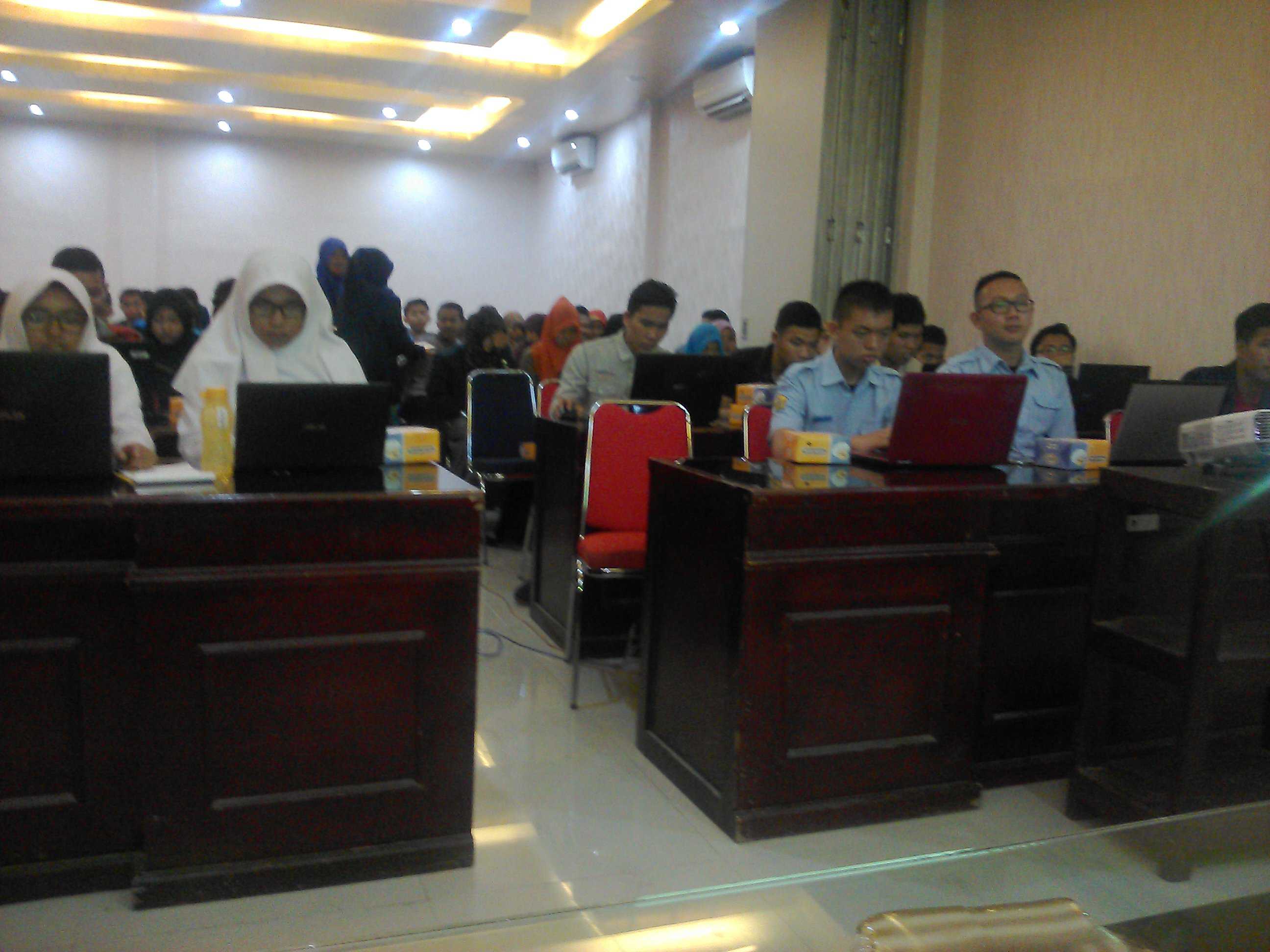 Seminar Membangun Website dengan Menggunakan CMS (Content Management System)