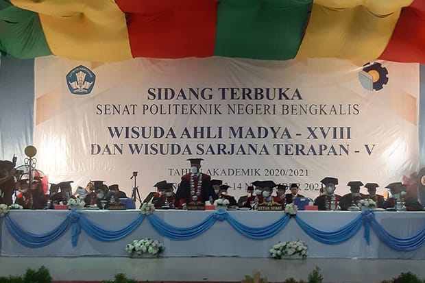Mahasiswa Jurusan Teknik Informatika Polbeng Sukses Gelar Wisuda
